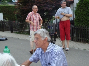 Herr Manser im Vordergrund